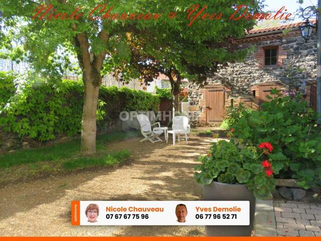 ISSOIRE à 15 mn - MAISON EN PIERRE RÉNOVÉE – 200 M² – 4 CHAMBRES – GARAGE – JACUZZI — photo du bien