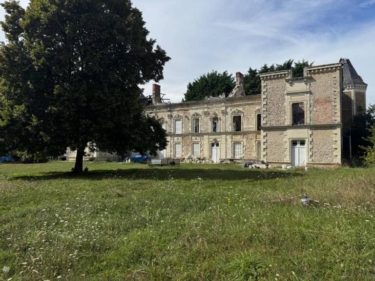 Château de Penchien – Domaine de caractère à réinventer, fort potentiel événementiel et touristique – Mansigné (Sarthe) — photo 1