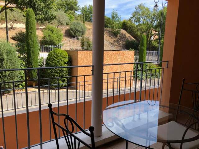 A vendre, Gréoux les Bains, appartement 1 pièce sous bail commercial — photo du bien