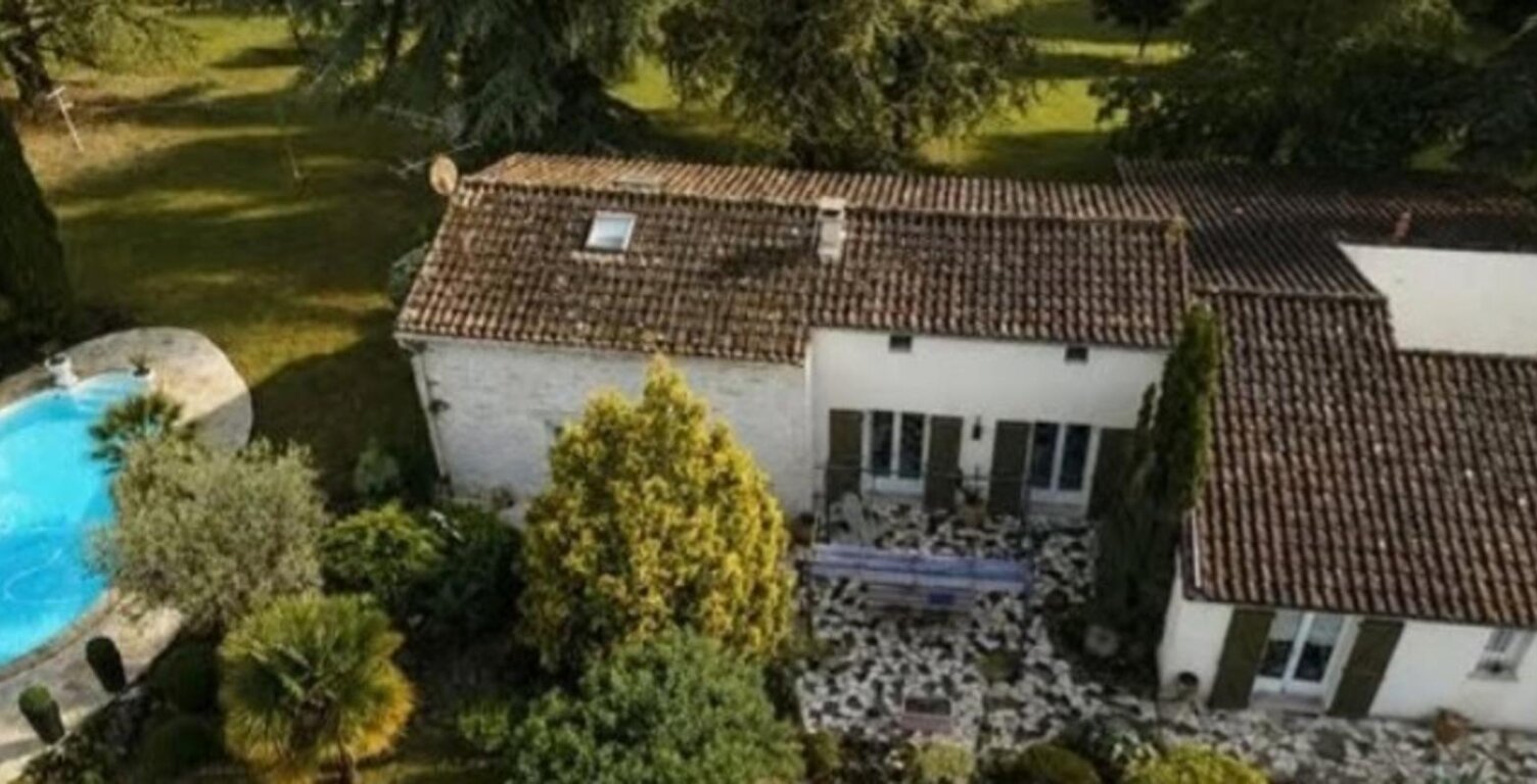 Voeuil et Giget. Maison 130 m² avec terrain et piscine — photo 1