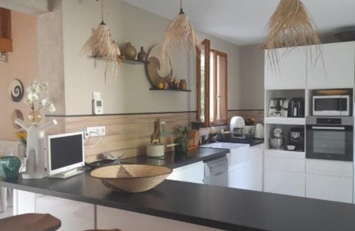 Voeuil et Giget. Maison 130 m² avec terrain et piscine — photo 2