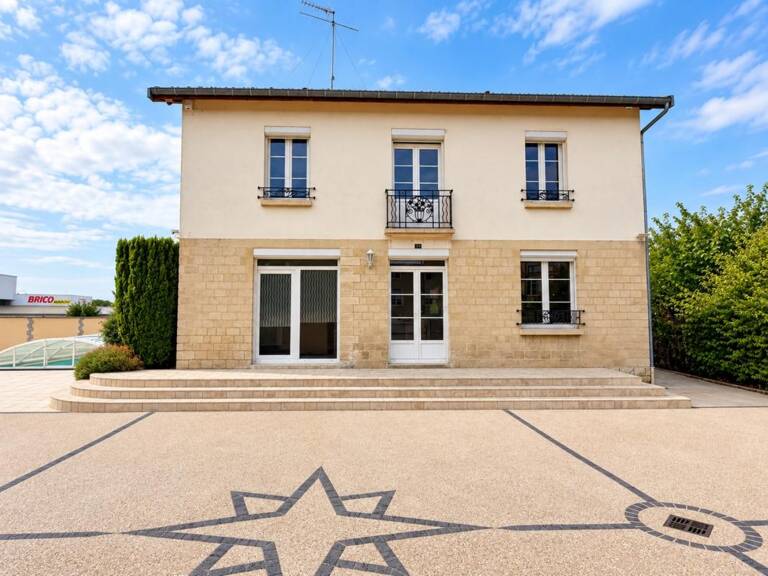 MAISON DE MAÎTRE AVEC PISCINE ET DÉPENDANCE — photo 1
