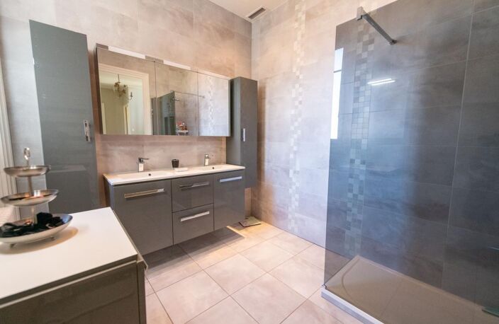 Maison bourgeoise de 430m² avec maison de gardien — photo 5