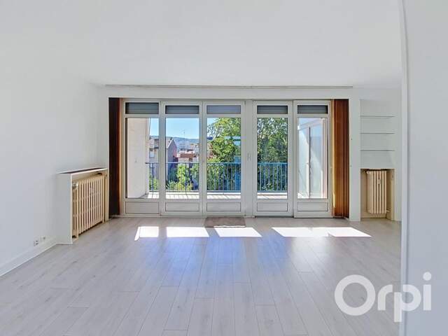 Exclusivité ORPI: rue Jeanne D'arc à Nancy un spacieux appartement T5 traversant de 96 m² au calme avec terrasse — photo du bien