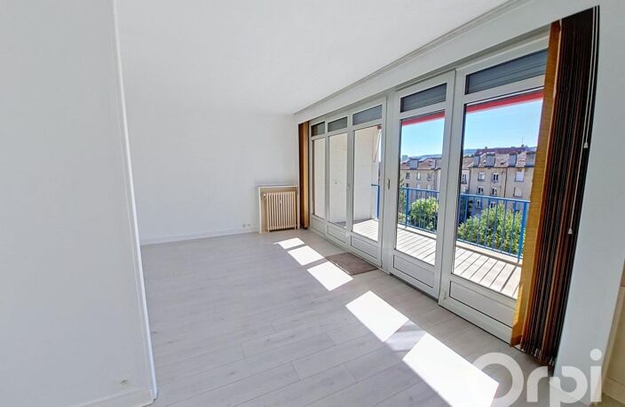 Exclusivité ORPI: rue Jeanne D'arc à Nancy un spacieux appartement T5 traversant de 96 m² au calme avec terrasse — photo 2