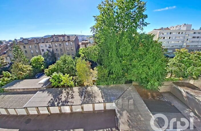 Exclusivité ORPI: rue Jeanne D'arc à Nancy un spacieux appartement T5 traversant de 96 m² au calme avec terrasse — photo 4