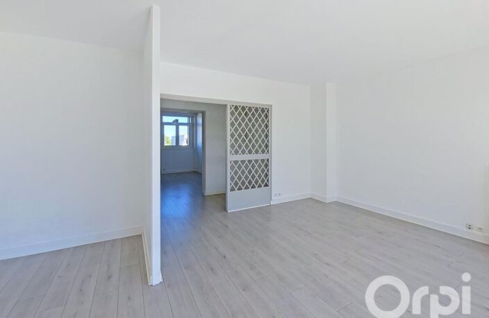 Exclusivité ORPI: rue Jeanne D'arc à Nancy un spacieux appartement T5 traversant de 96 m² au calme avec terrasse — photo 5
