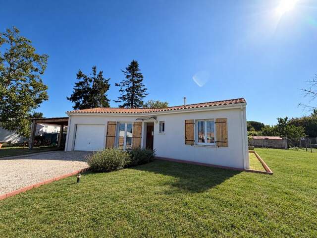 Maison À Vendre ST SIMON DE PELLOUAILLE — photo du bien