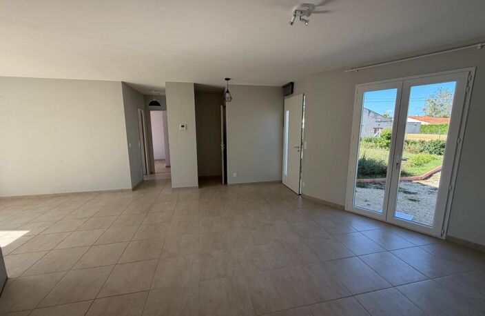 Maison À Vendre ST SIMON DE PELLOUAILLE — photo 3