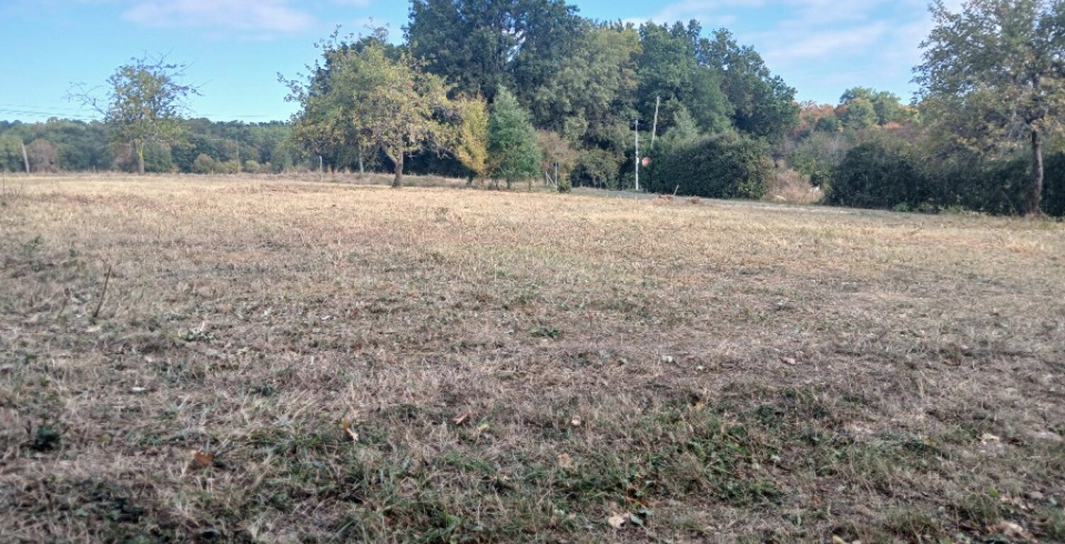 Terrain à bâtir à Saint-Astier (24110) — photo 1