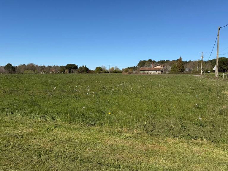 Terrain à bâtir à Preignac (33210) — photo 1