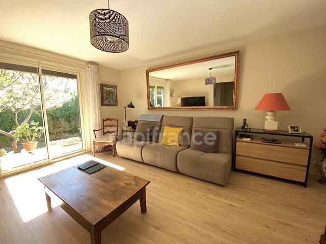 UZÈS – Maison de plain-pied T6 rénovée avec prestations haut de gamme, jardin et garage — photo du bien