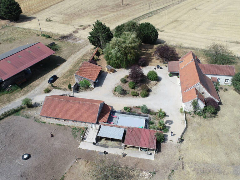 LE THOULT TROSNAY (51) à vendre superbe corps de ferme restauré sur un terrain clos de plus de 8600 m2 avec étang — photo 1