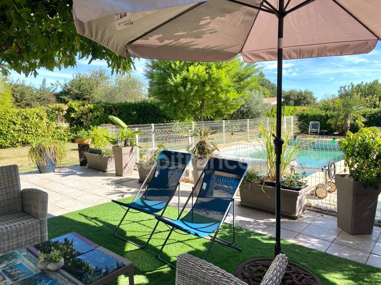 Uzès 4km, maison de plain-pied 130 m² sur terrain clos de 1 350 m², calme, piscine, garage — photo 1