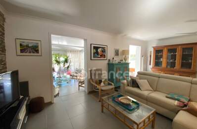 Uzès 4km, maison de plain-pied 130 m² sur terrain clos de 1 350 m², calme, piscine, garage — photo du bien