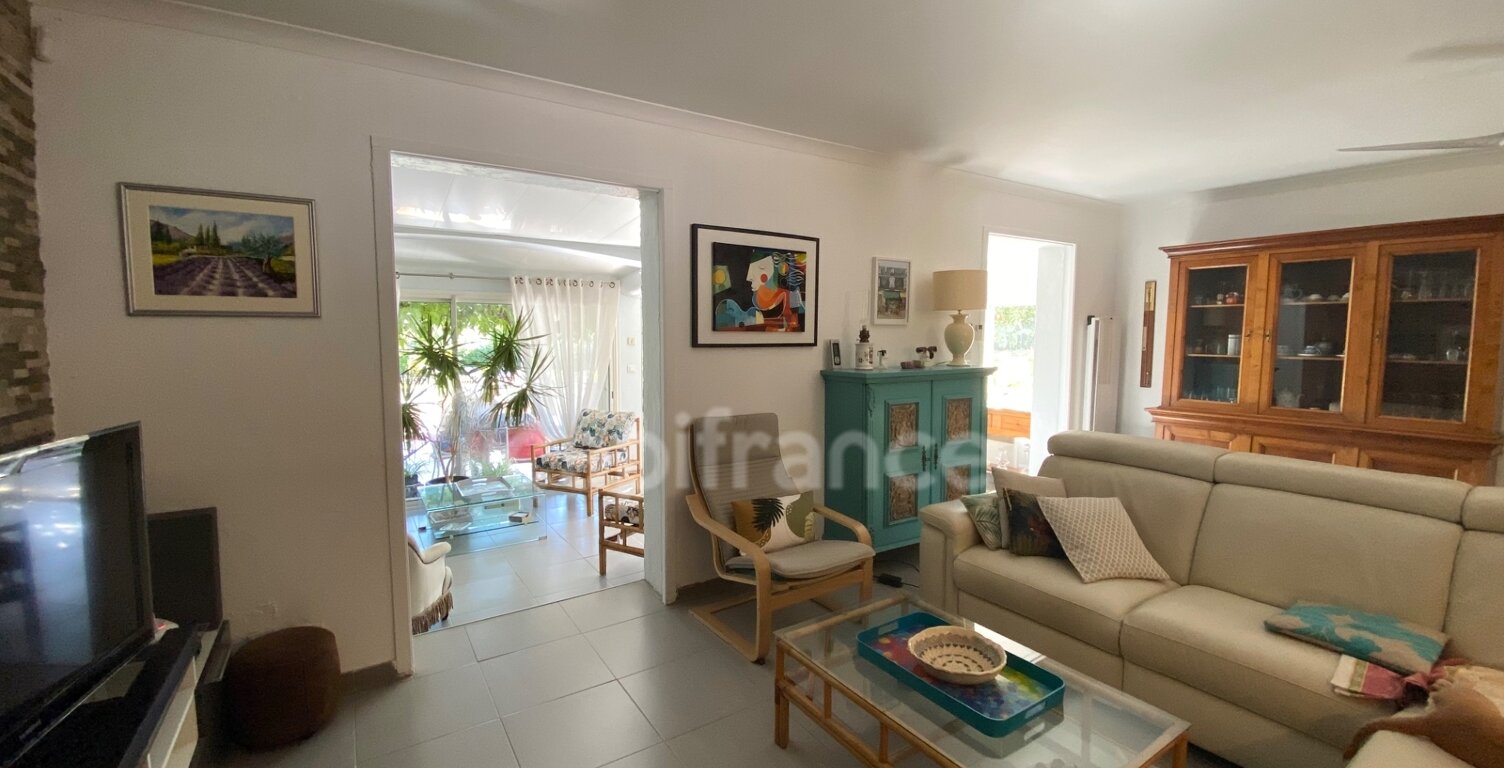 Uzès 4km, maison de plain-pied 130 m² sur terrain clos de 1 350 m², calme, piscine, garage — photo 1