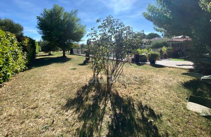 Uzès 4km, maison de plain-pied 130 m² sur terrain clos de 1 350 m², calme, piscine, garage — photo 2