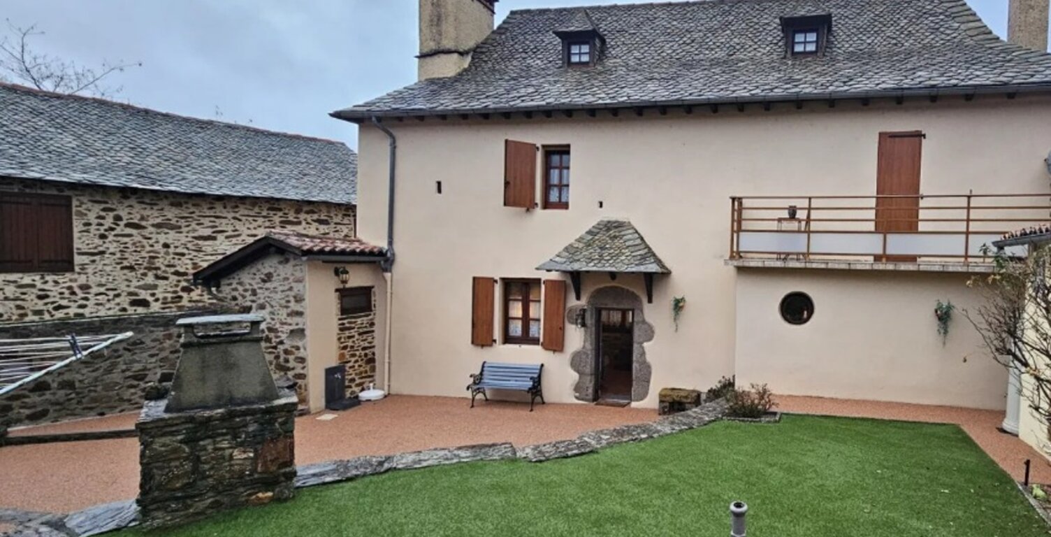 Maison de village de caractère avec 3 chambres terrasse et garage à St Constant - Fournoulès — photo 1