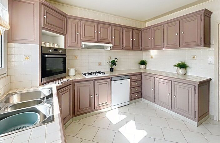   À VENDRE – Maison familiale de 198M² avec terrain de 1143 m² à Longueville, à 5 km de Granville et 3 km des plages — photo 2