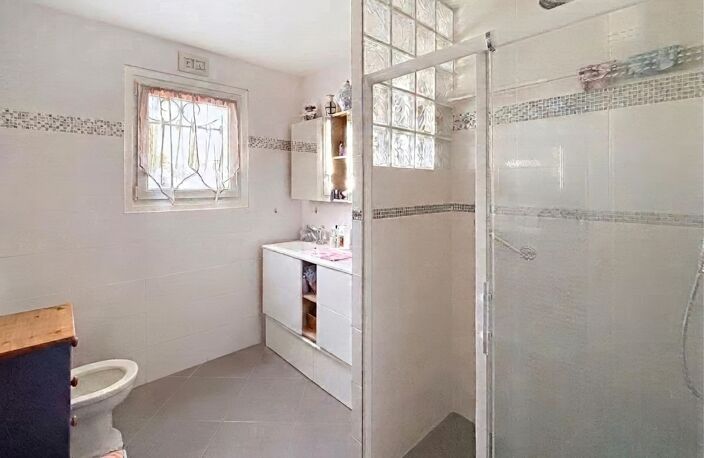   À VENDRE – Maison familiale de 198M² avec terrain de 1143 m² à Longueville, à 5 km de Granville et 3 km des plages — photo 3