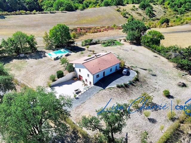Maison à vendre 4 pièces de 140 m2 habitables avec sous-sol, piscine, jardin fruitier sur plus de 4 800 m2 de terrain proche de VIC FEZENSAC (32) — photo du bien