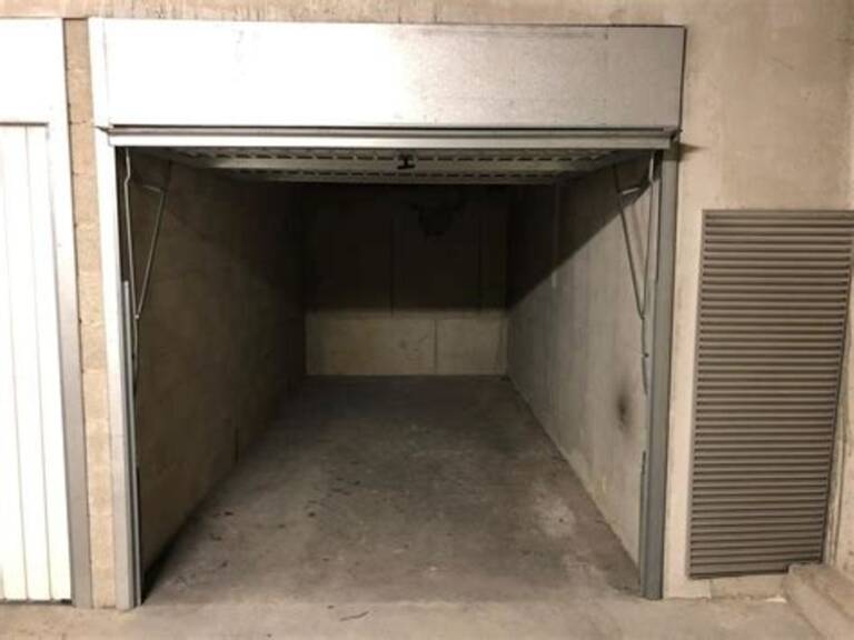 À VENDRE – BOX DE STOCKAGE INDIVIDUEL SÉCURISÉ DE 11 M² — photo 1