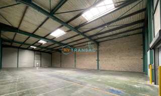 Local industriel  824 m² à louer à Lieusaint (77127)