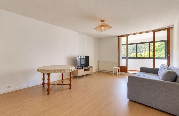 Appartement À Vendre avec garage et cave — photo 2