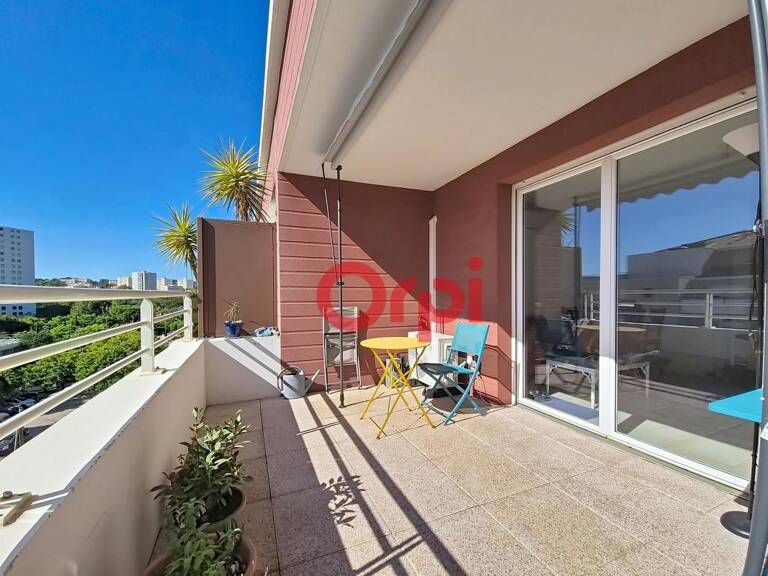 Appartement À Vendre T2 de 41 m² , ascenseur, terrasse et place privative sous-sol LA SEYNE SUR MER — photo 1