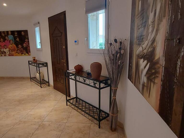 GARD. 30. GENERAC. Belle maison de 184 m2 de plain-pied sur terrain arboré de 1264 m² avec piscine — photo 1