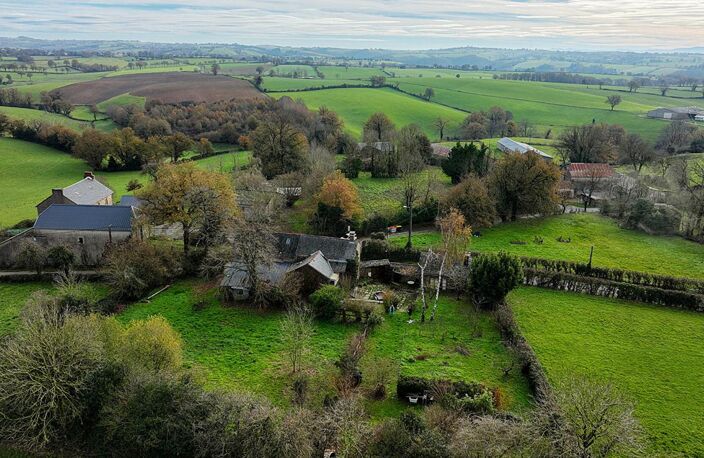 Ensemble immobilier avec gîte et potentiel second gîte - Maison T7 de 211 m² sur terrain arboré — photo 2