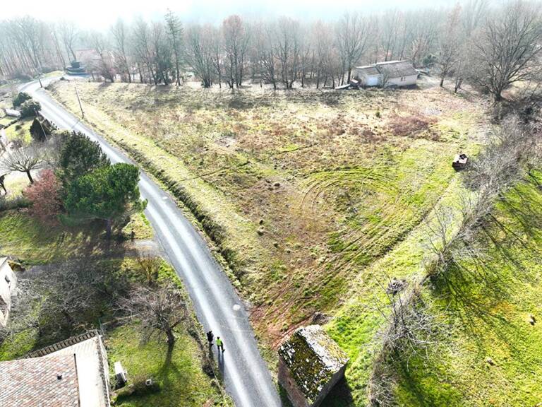 Terrain constructible de 4 464 m² avec magnifique vue — photo 1