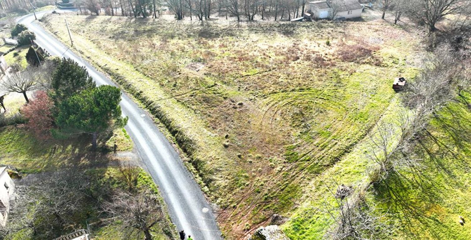 Terrain constructible de 4 464 m² avec magnifique vue — photo 1
