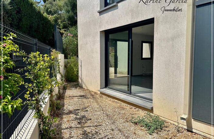 SIX FOURS LES PLAGES - CONSTRUCTION RECENTE - APPARTEMENT DE TYPE 3 -  68 m2 - TERRAIN 54 M² - PARKING EN SOUS SOL — photo 2