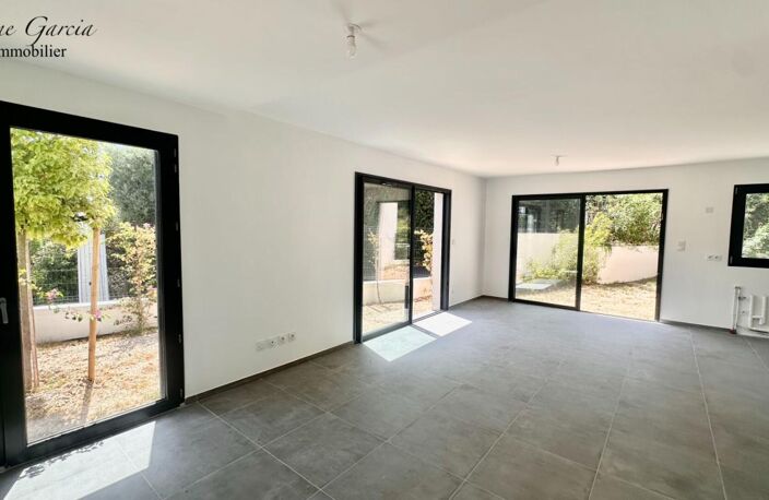 SIX FOURS LES PLAGES - CONSTRUCTION RECENTE - APPARTEMENT DE TYPE 3 -  68 m2 - TERRAIN 54 M² - PARKING EN SOUS SOL — photo 5