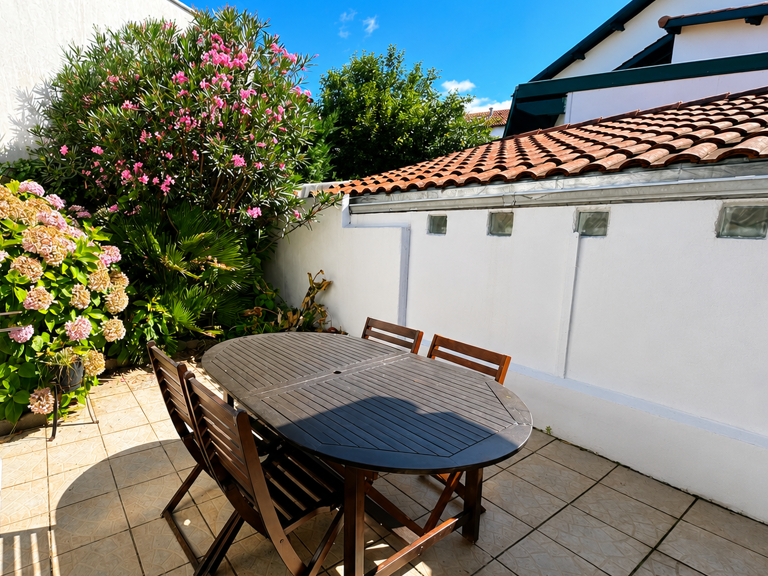 Maison T3 avec terrasse arborée. — photo 1