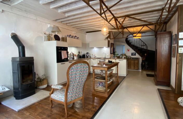 230 m², des volumes rares au cœur d'un village vivant — photo 3