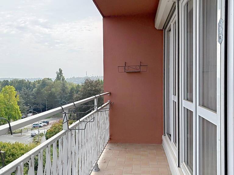 appartement avec une grande pièce de vie — photo 1