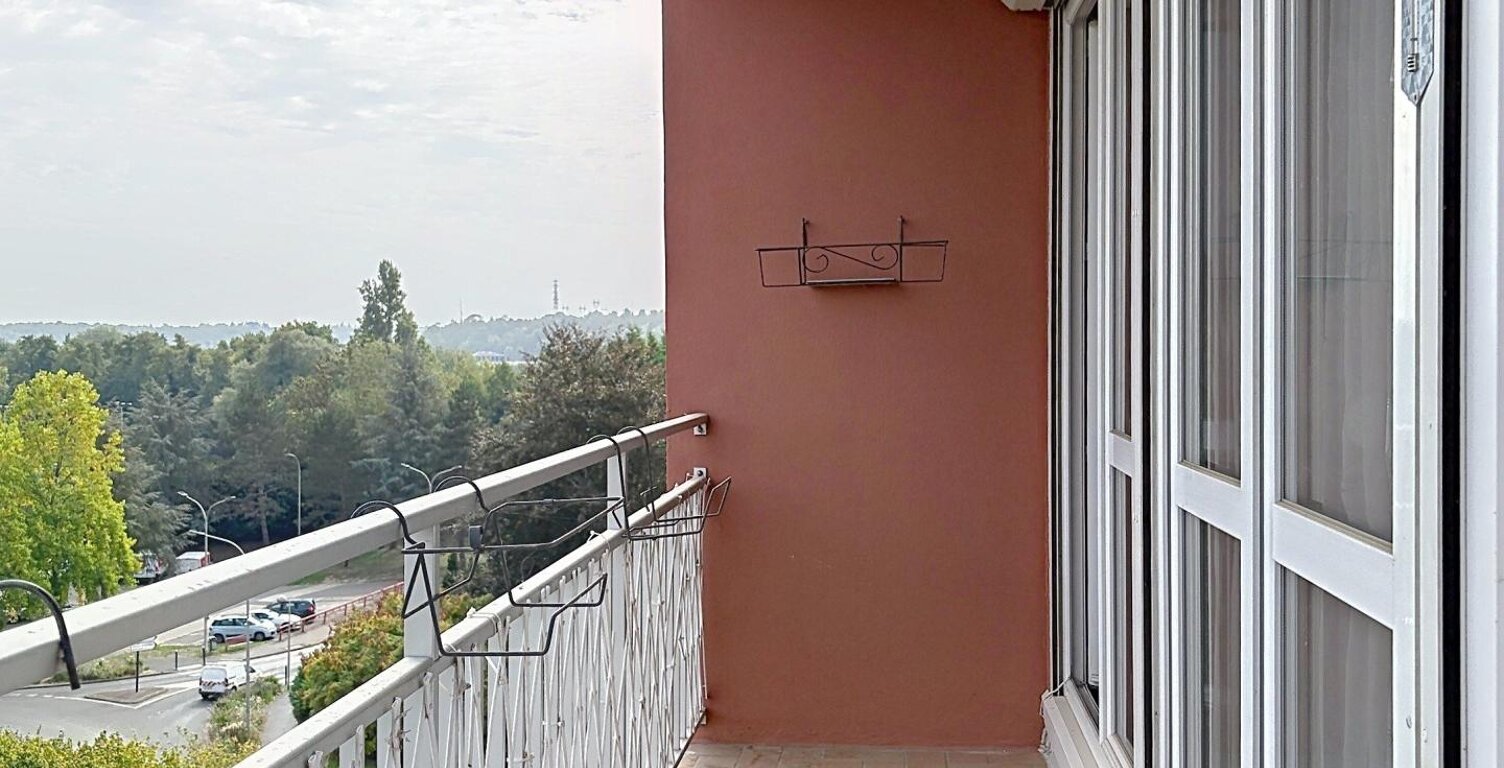 appartement avec une grande pièce de vie — photo 1