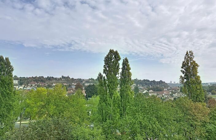 appartement avec une grande pièce de vie — photo 2