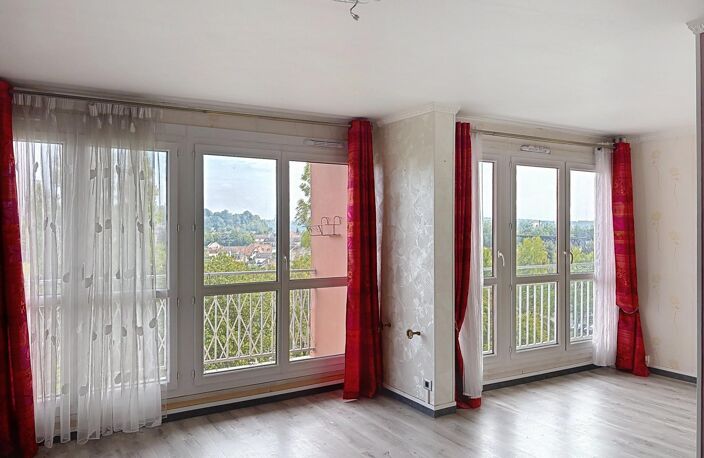 appartement avec une grande pièce de vie — photo 3