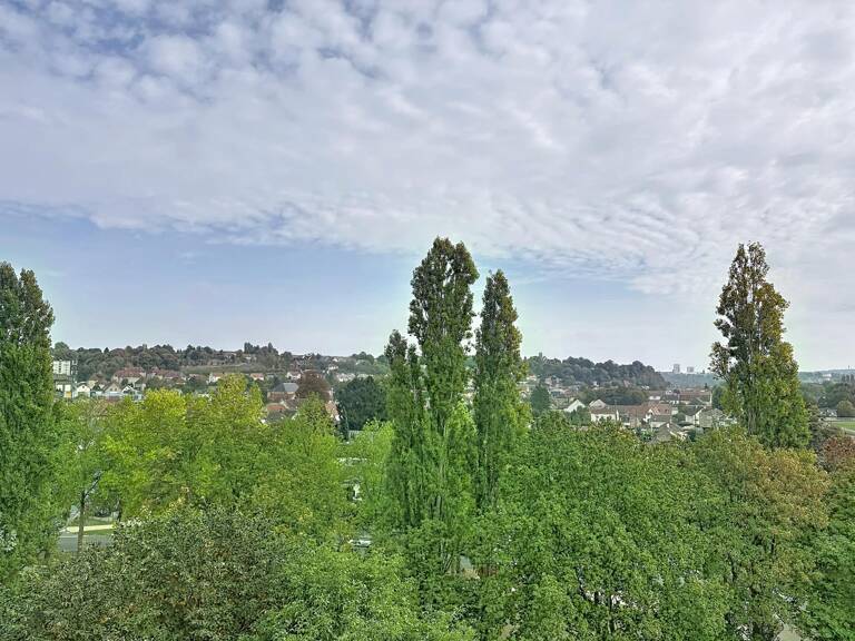 appartement avec une grande pièce de vie — photo 1