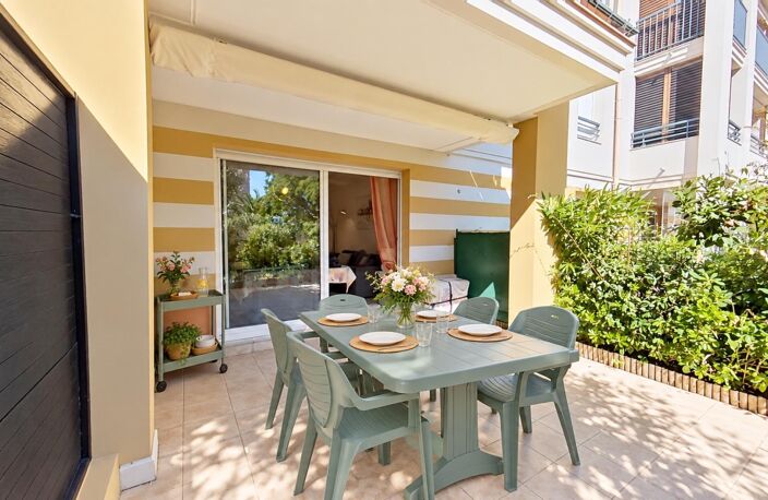 SAINT-AYGULF  LE GRAND PARC | 2 PIÈCES MEUBLÉ EN REZ-DE-JARDIN  TERRASSE 17,44 M²  PISCINE  PARKING — photo 2