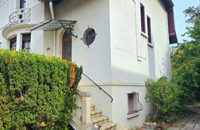 Elégante maison de caractère avec jardin arboré — photo du bien