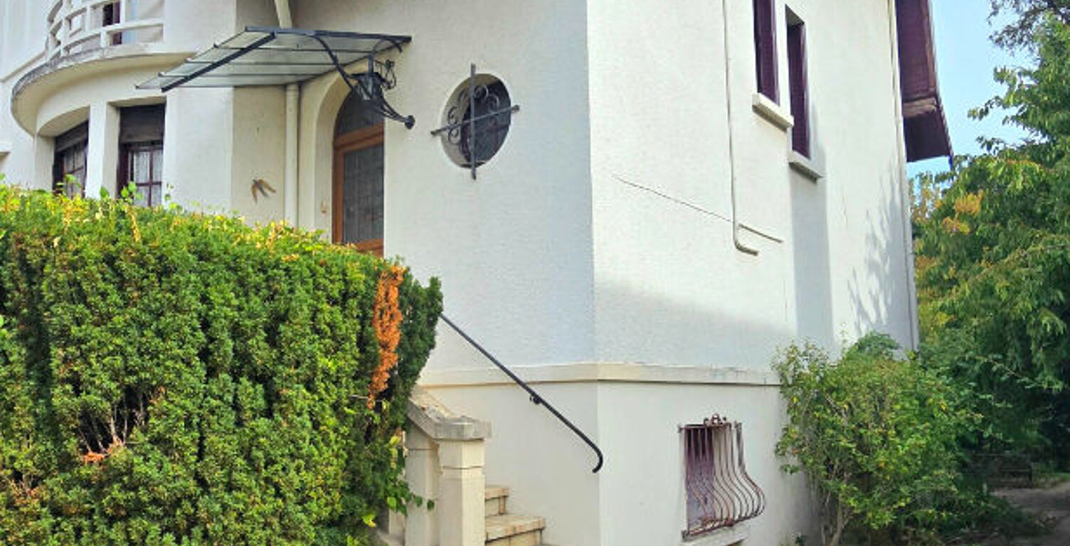 Elégante maison de caractère avec jardin arboré — photo 1