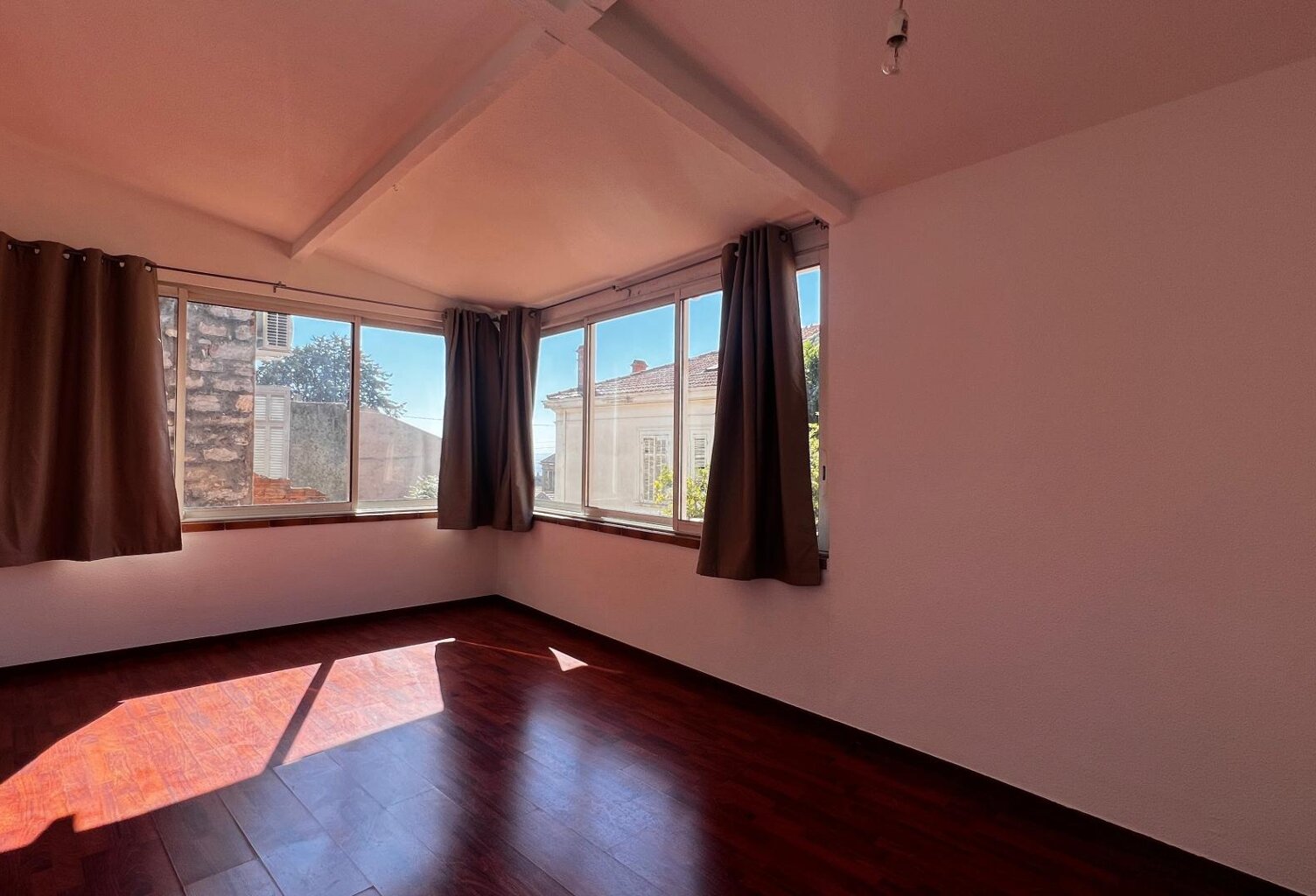 SOUS OFFRE Cannes Broussailles : Immeuble complet. — photo 1