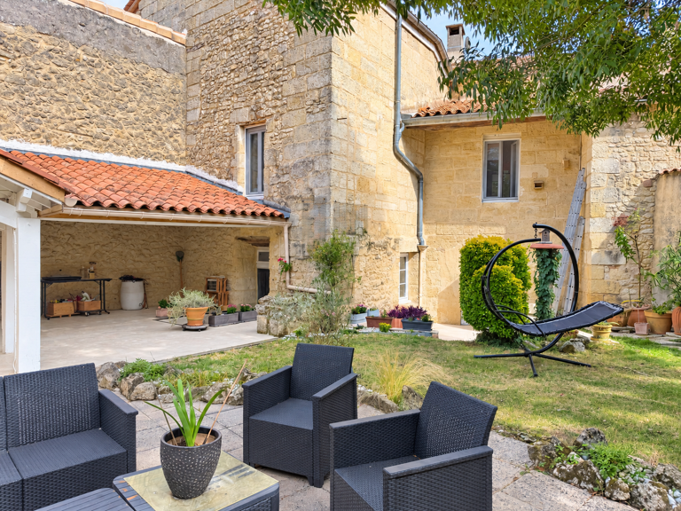Maison en pierre de 292 m2, à 5 minutes de Branne — photo 1
