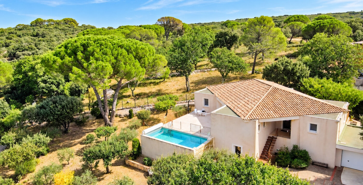 'Exclusivité' A 15 min. d'Uzès, villa d'architecte avec vue exceptionnelle, au coeur d'un écrin de verdure — photo 1