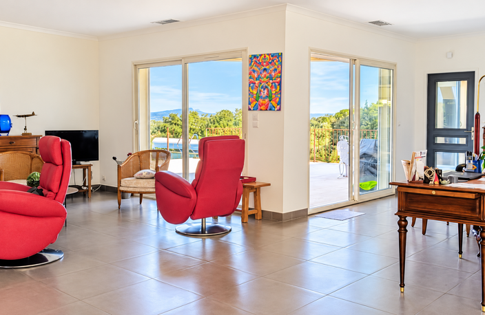 'Exclusivité' A 15 min. d'Uzès, villa d'architecte avec vue exceptionnelle, au coeur d'un écrin de verdure — photo 2