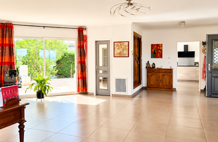 'Exclusivité' A 15 min. d'Uzès, villa d'architecte avec vue exceptionnelle, au coeur d'un écrin de verdure — photo 3